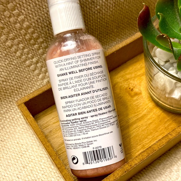 Illuminating Setting Spray - Picture 3 of 3